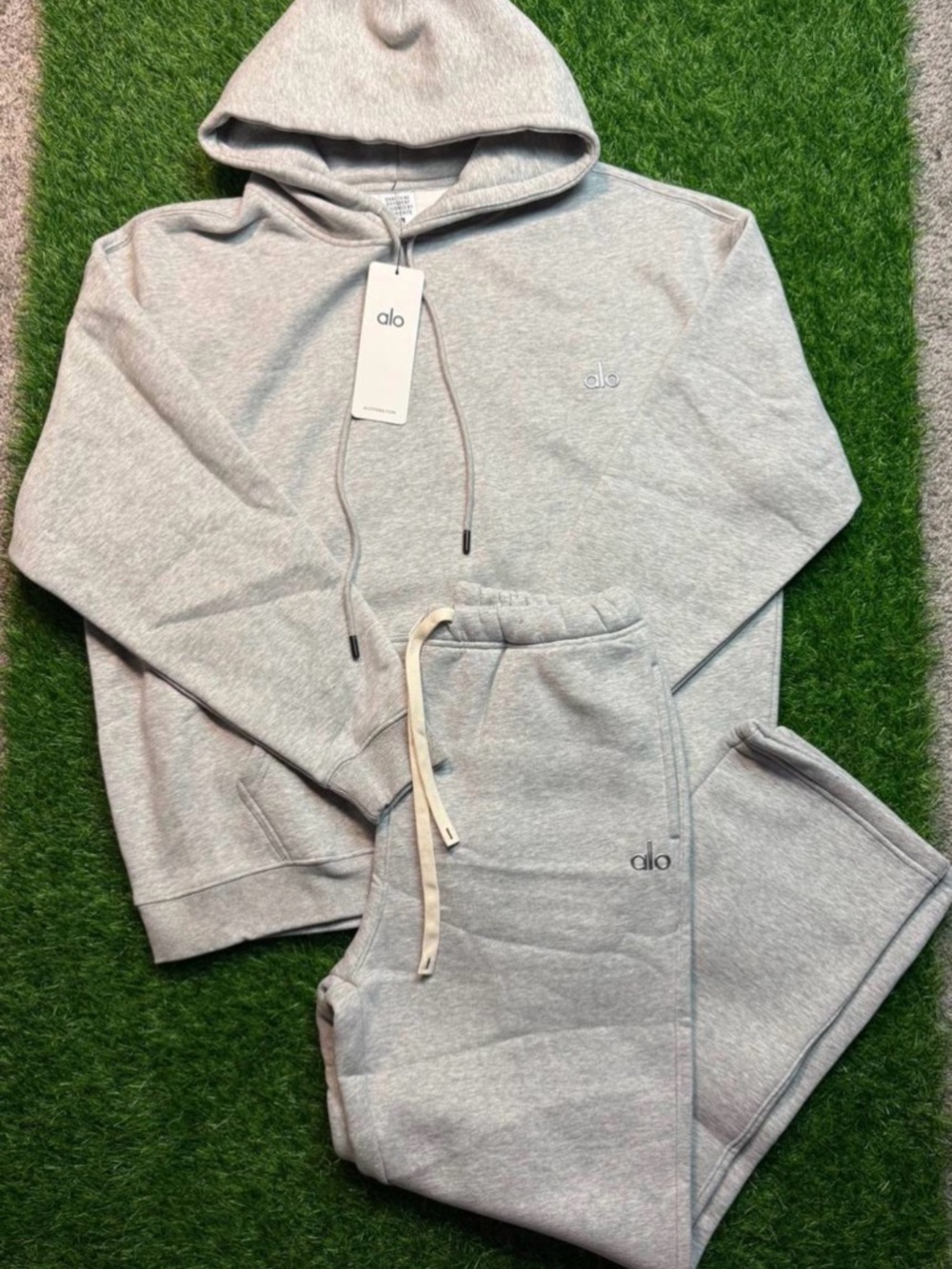 ALO Yoga Men's Hoodie & Joggers Set - Light Gray